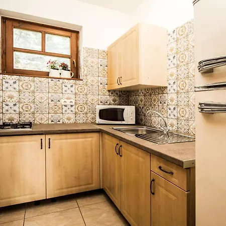 Ambitus-haz Apartment *